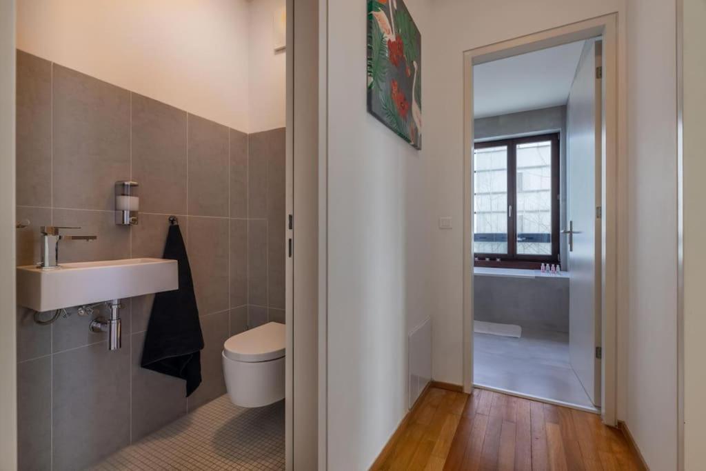 Apartament Modern Spacious Flat With A Terrace And A Parking