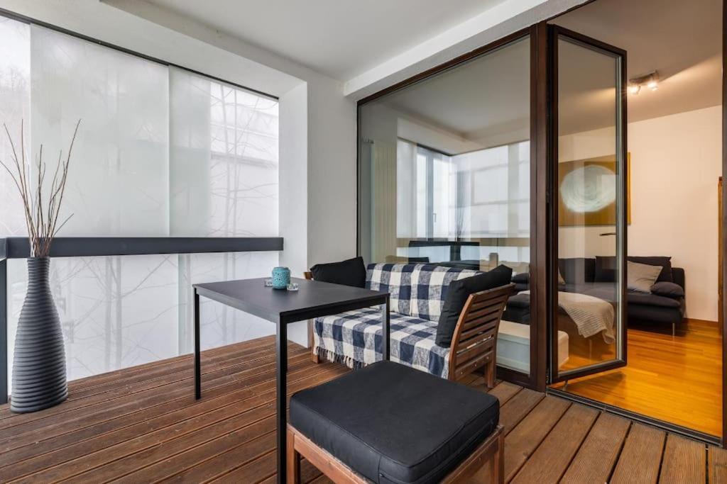 Modern Spacious Flat With A Terrace And A Parking * Praga
